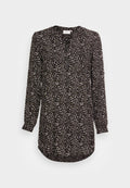 Schwarze Bluse mit langen Ärmeln, V-Ausschnitt und lockerer Passform, mit einem verstreuten weißen und hellbraunen Print. Weicher Stoff mit leicht strukturiertem Aussehen.