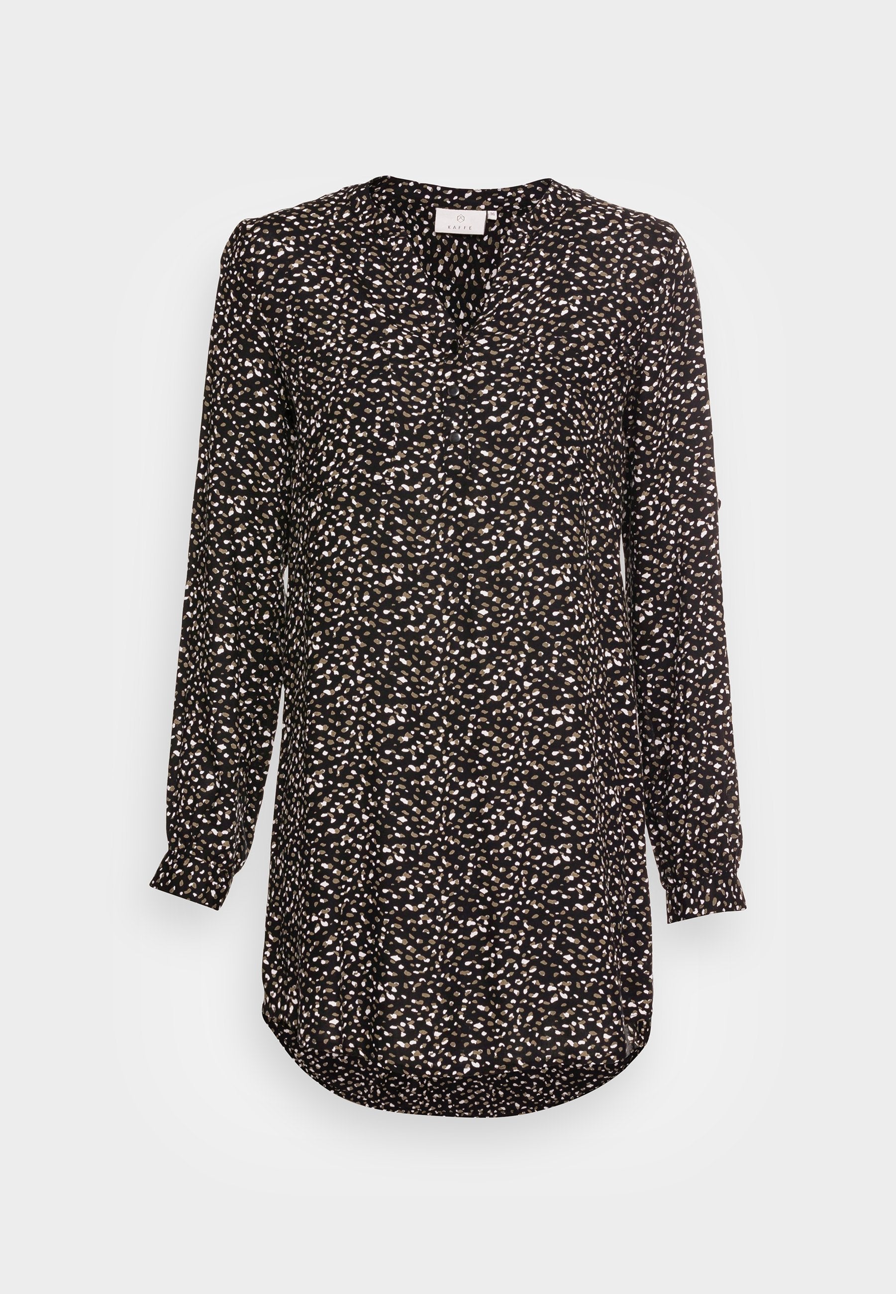 Schwarze Bluse mit langen Ärmeln, V-Ausschnitt und lockerer Passform, mit einem verstreuten weißen und hellbraunen Print. Weicher Stoff mit leicht strukturiertem Aussehen.