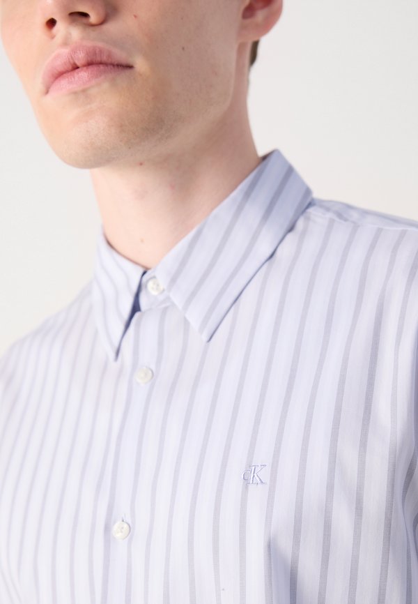 Calvin Klein SLIM FIT