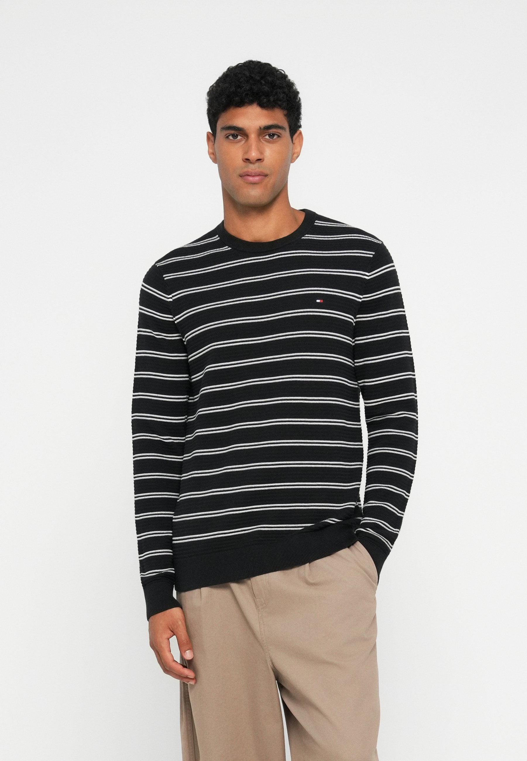 TEXTURED KNIT CREW NECK JUMPER Media 3