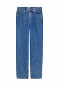 Helleblaue Jeans mit geradem Bein, hoher Taille, fünf Taschen, sichtbaren Nähten und einem Knopfverschluss.