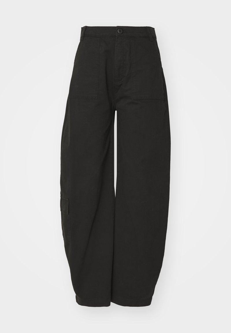 Schwarzweite Hosen aus Baumwolle mit weitem Bein, hohem Bund, vorderem Knopfverschluss und Seitentaschen für Funktionalität.