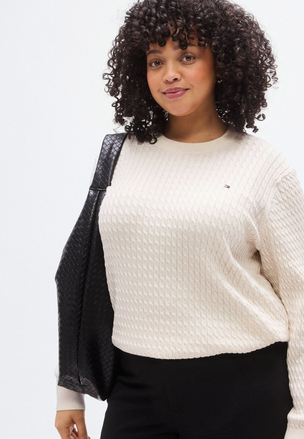 CURVE CABLE KNIT CREW NECK JUMPER Media 5