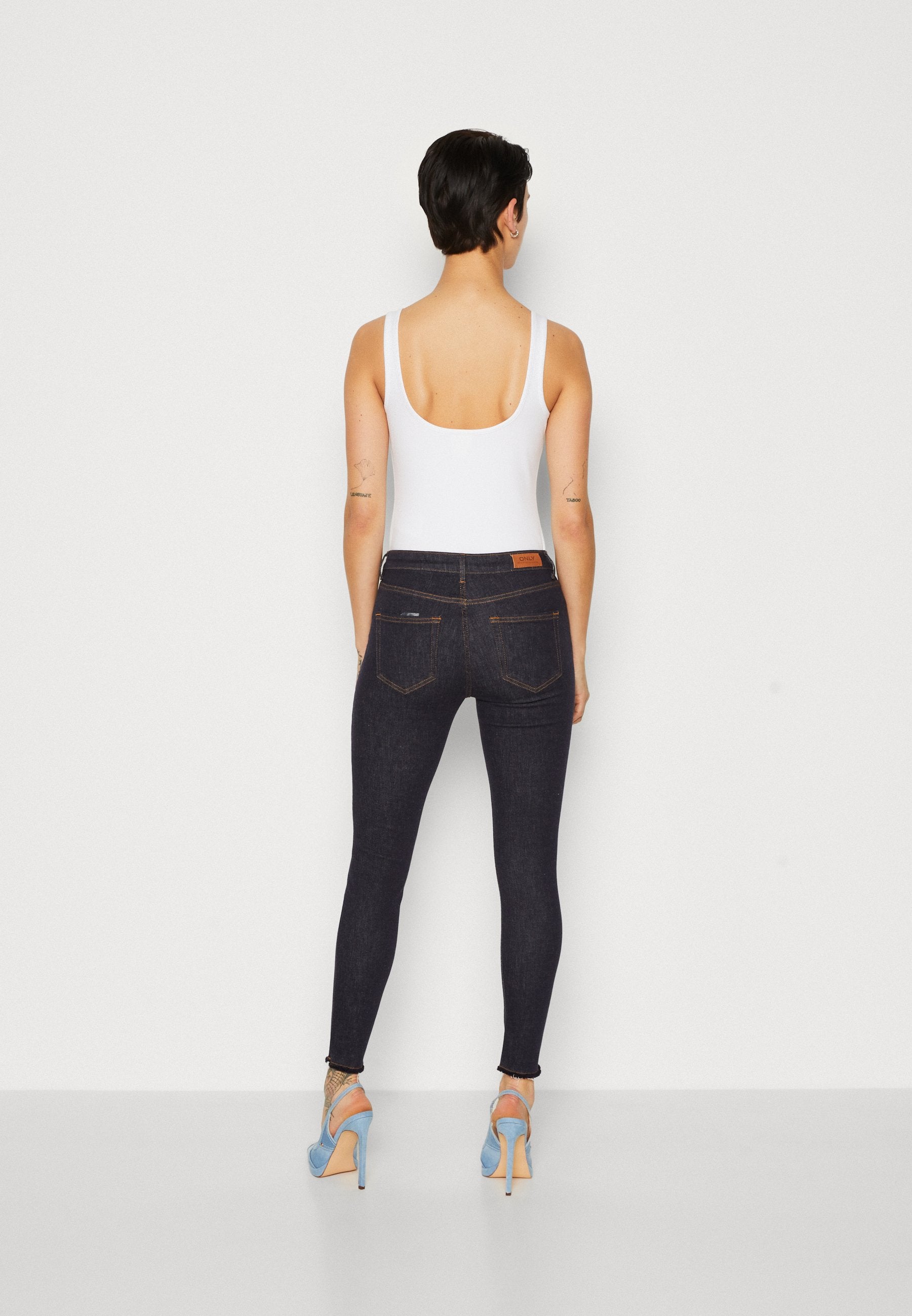 ONLBLUSH MID Media 4
