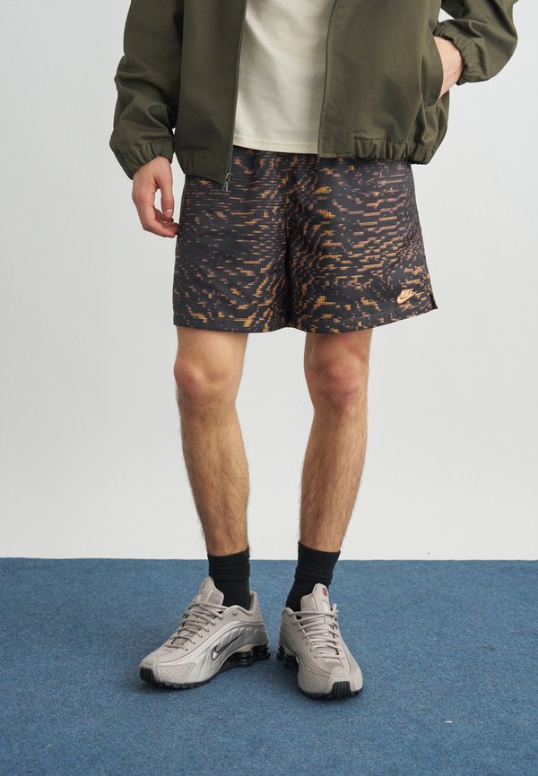 Nike Sportswear CLUB FLOW SCIFI - Tracksuit bottoms - tattoo/black/orange frost