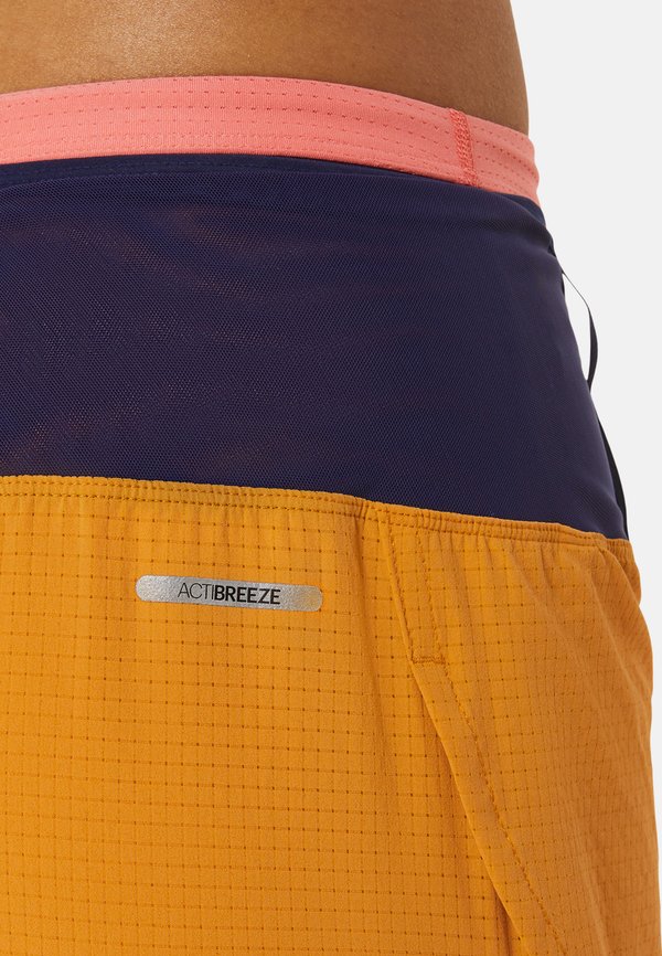 ASICS FUJITRAIL 2-N-1