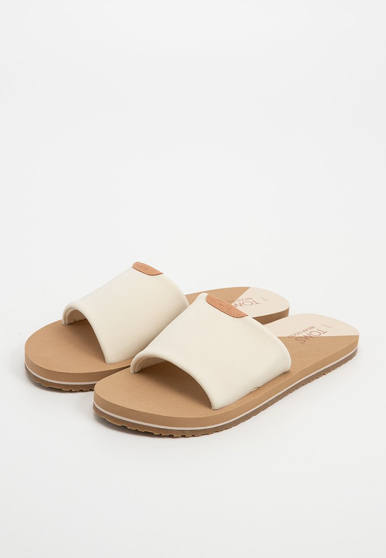 TOMS CARLY