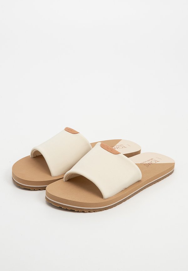 TOMS CARLY