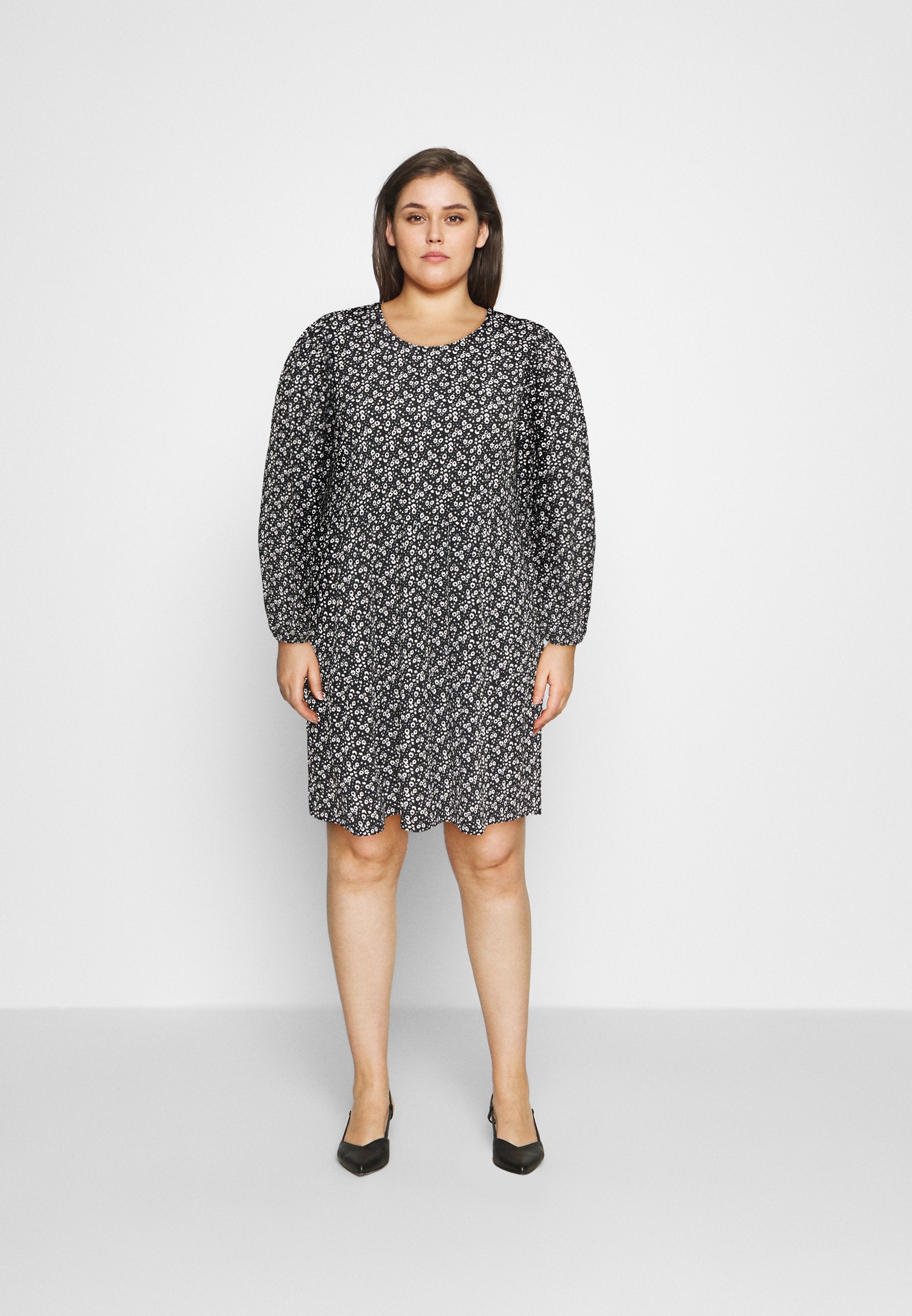 CARZILLY CALF DRESS Media 3