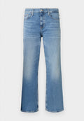 Hellblaue Jeans aus Denim mit geradem Bein. Mit verwaschenen Akzenten, fünf Taschen sowie einem Frontknopf und einem Reißverschluss.