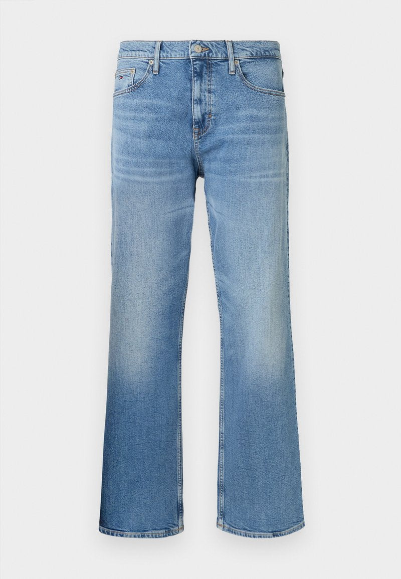Hellblaue Jeans aus Denim mit geradem Bein. Mit verwaschenen Akzenten, fünf Taschen sowie einem Frontknopf und einem Reißverschluss.