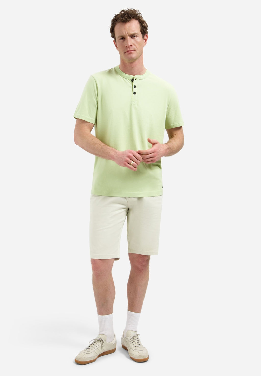 WITH BUTTON CLOSURE Media 2