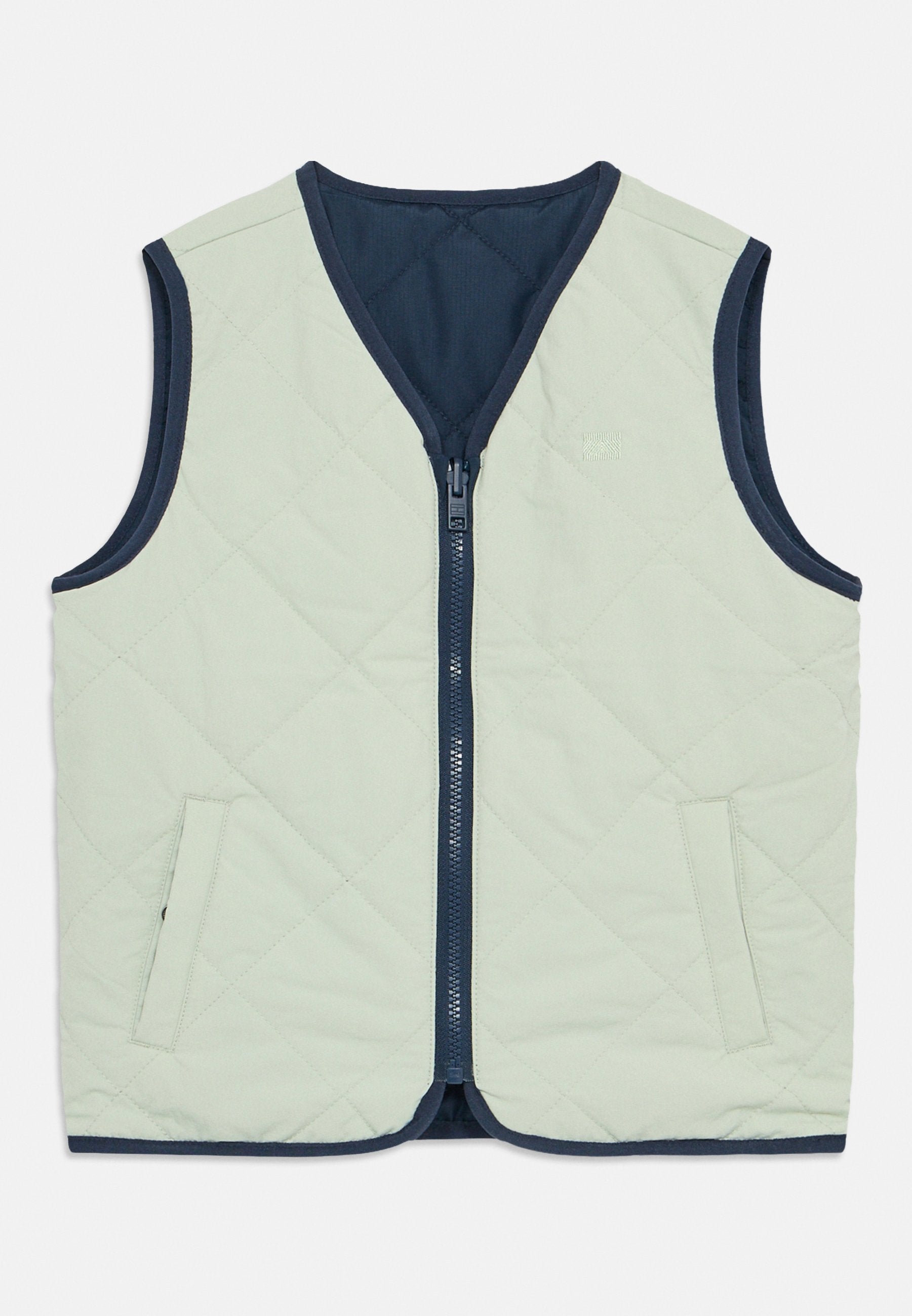 REVERSIBLE MIX QUILTED VEST Media 5