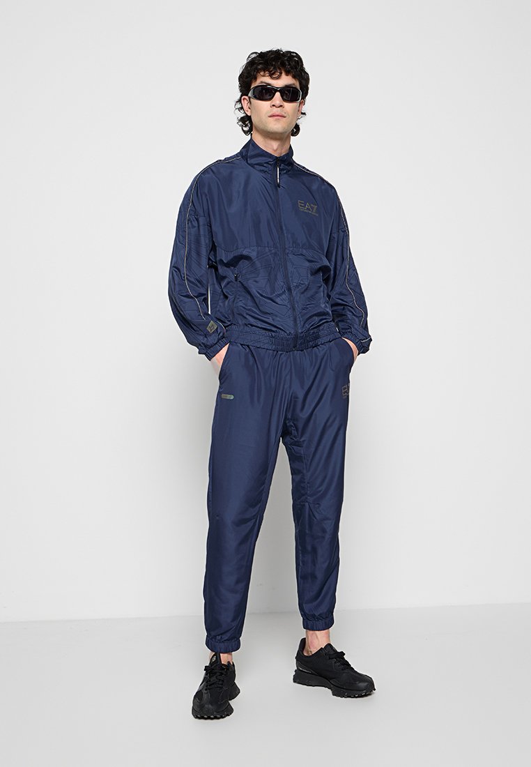 EA7 Emporio Armani Trainingsanzug Media 2