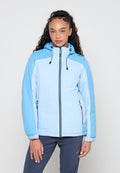 Hellblaue isolierte Jacke mit Kapuze, ausgestattet mit einem durchgehenden Reißverschluss, elastischen Bündchen und kontrastierenden blauen Akzenten. Glatte Textur und sportliches Design.
