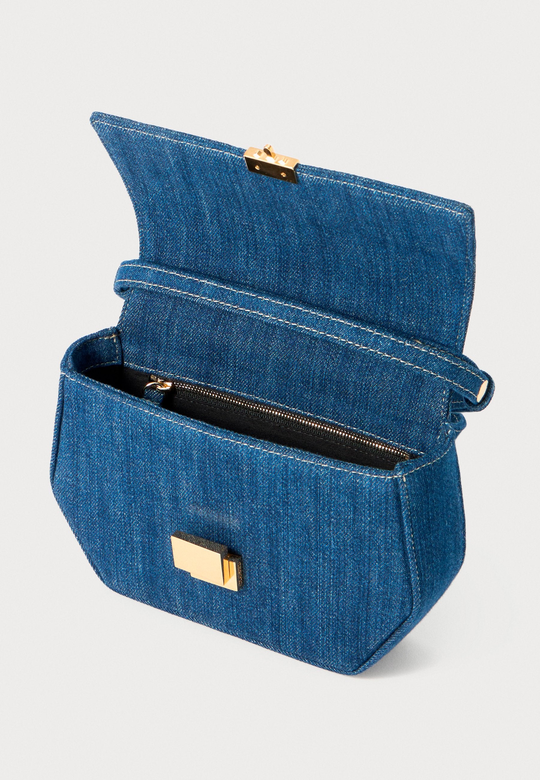 CLOSED BAG ONE