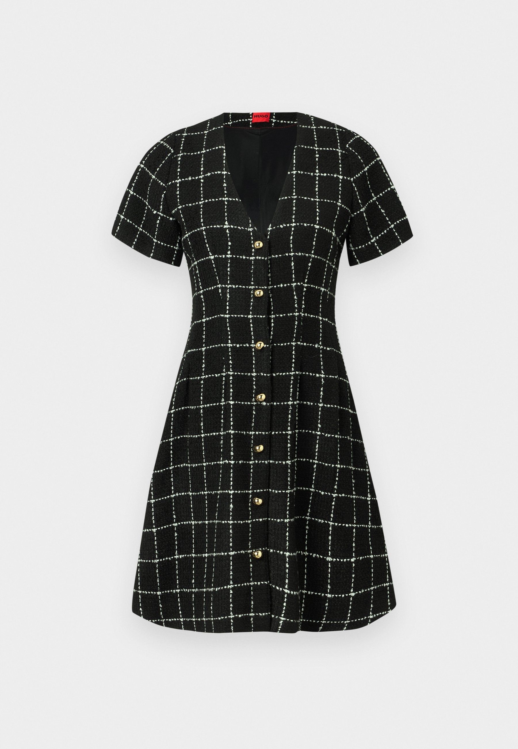 Schwarzes Kleid mit kurzen Ärmeln, V-Ausschnitt und vorderen Knöpfen. Hat ein weißes Gittermuster und einen ausgestellten Rock. Strukturierten Stoff.