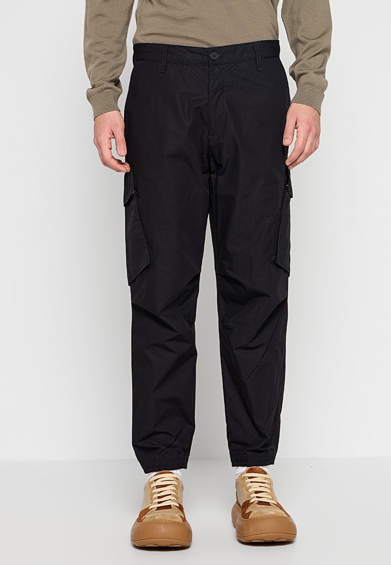 REGULAR FIT Media 1