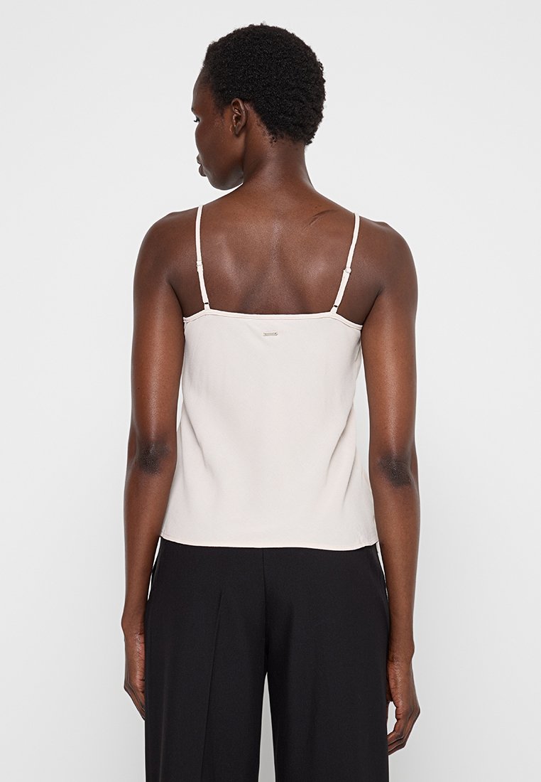 Armani Exchange Top Media 3