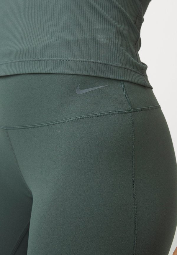 Nike Performance ZENVY FLARE