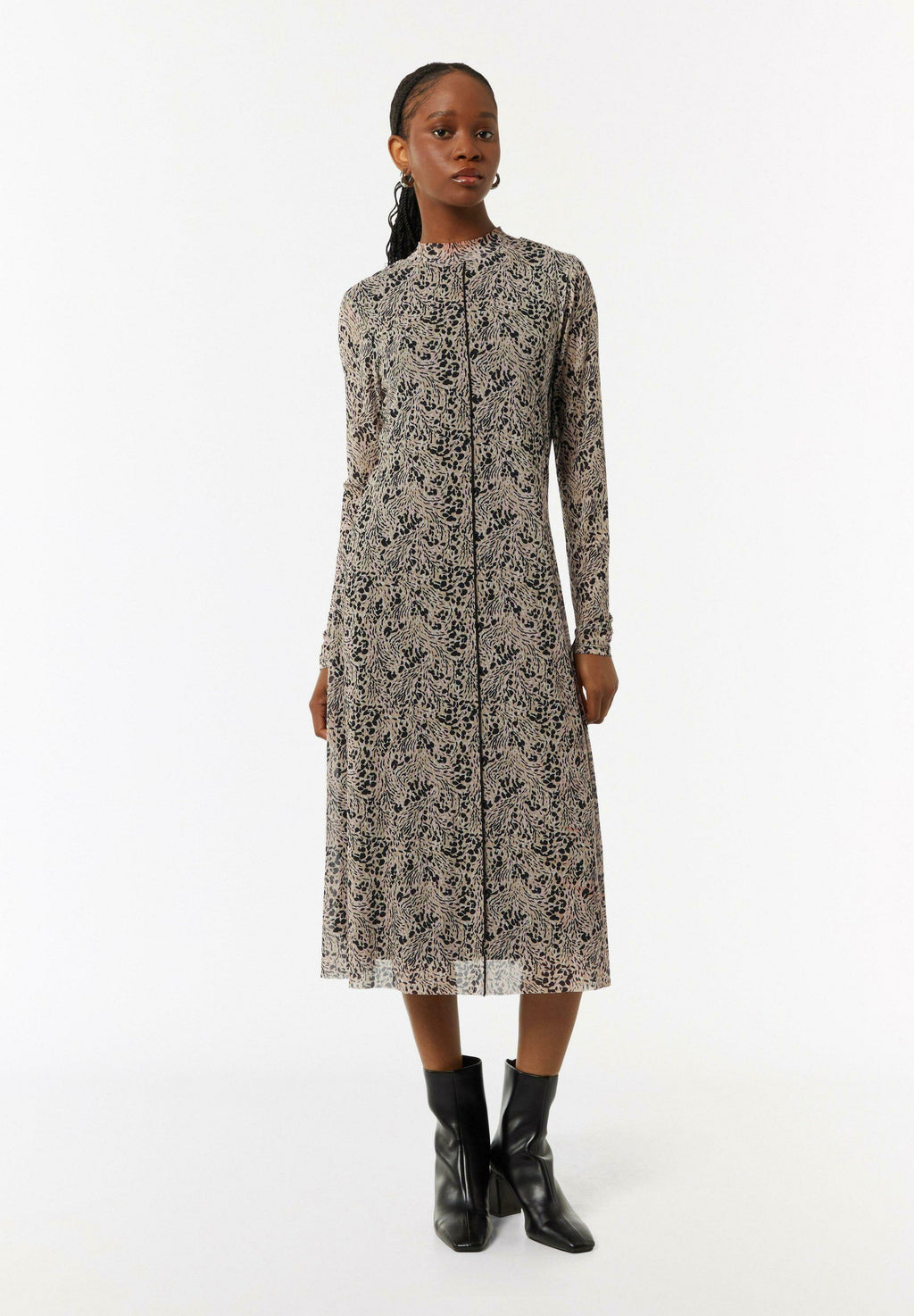 comma casual identity