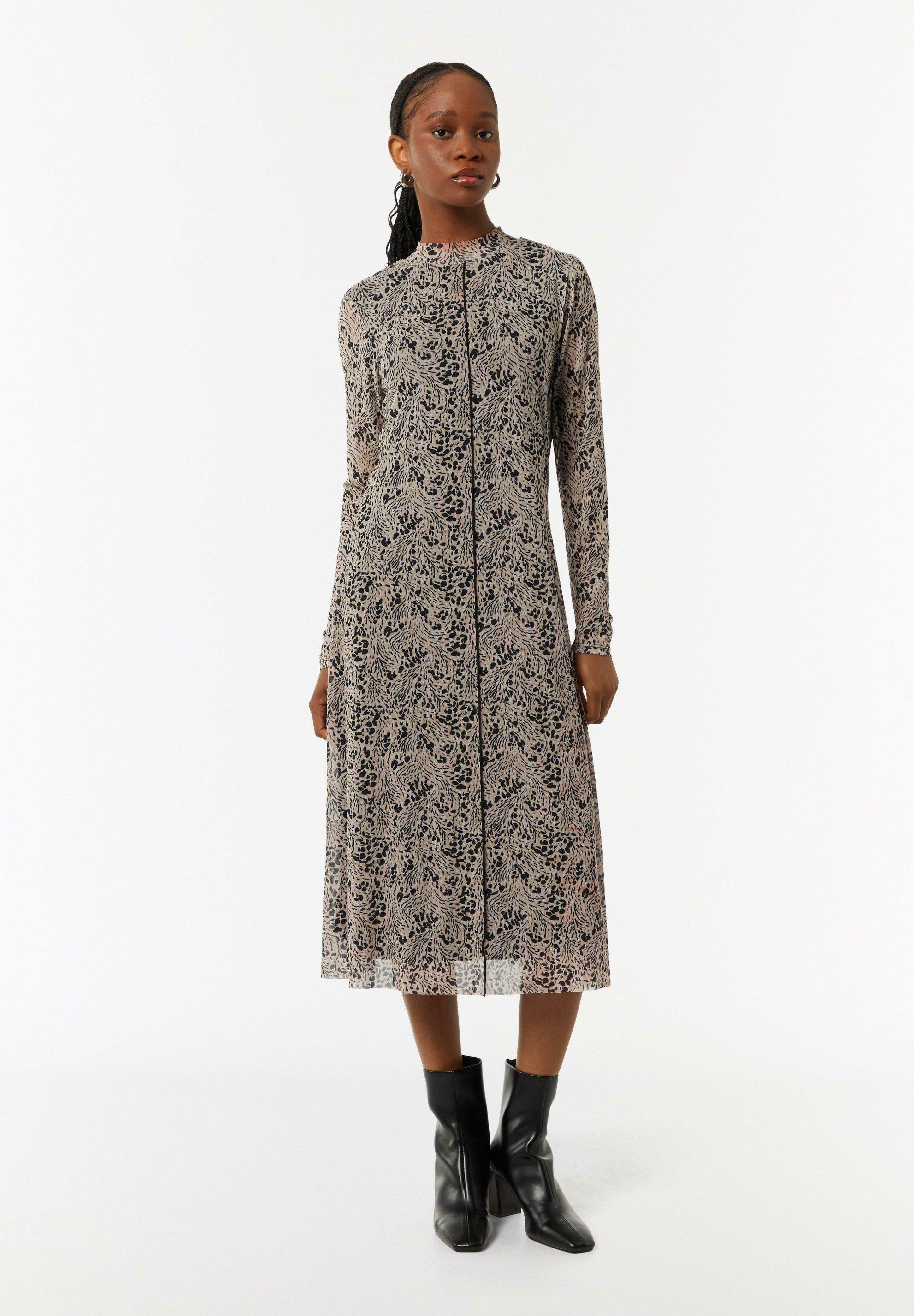 comma casual identity