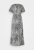 Kleid in Midi-Länge aus leichtem Stoff, mit einem Leopardenmuster in Schwarz und Blau auf einem cremefarbenen Hintergrund, kurzen Ärmeln und einem taillierten Gürtel.