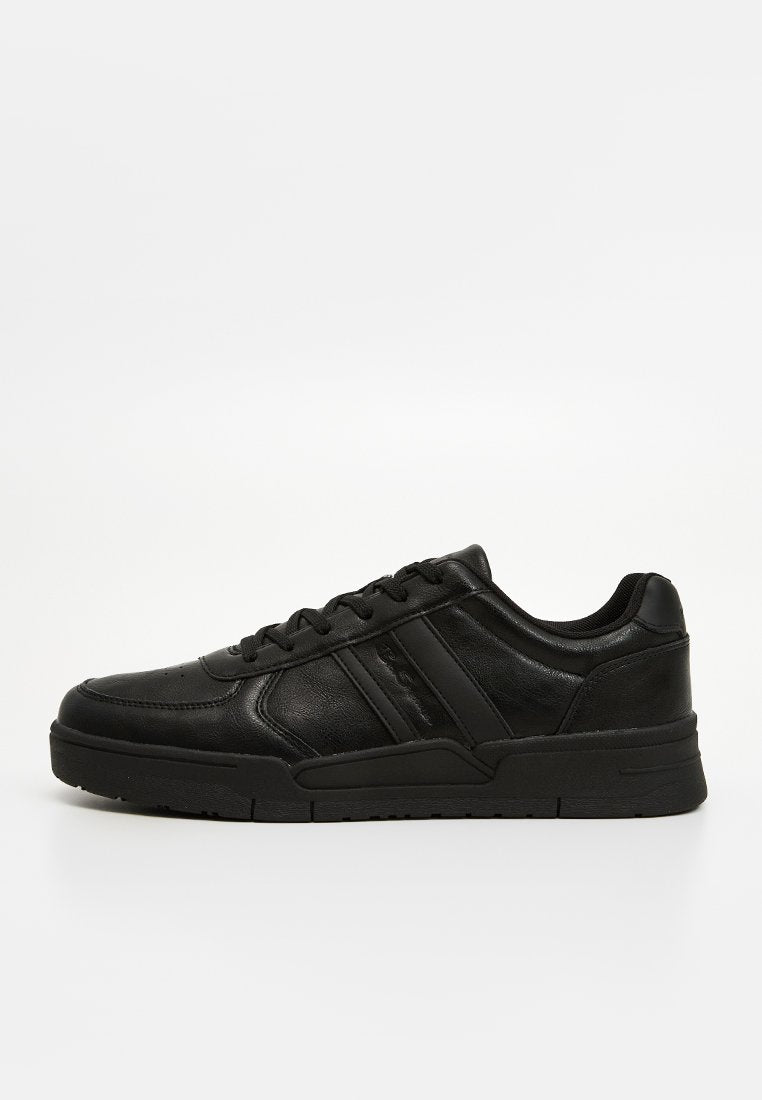 Schwarze Sneaker aus glattem synthetischem Leder, mit kontrastierenden horizontalen Streifen, einer runden Spitze und einer strukturierten Gummisohle.
