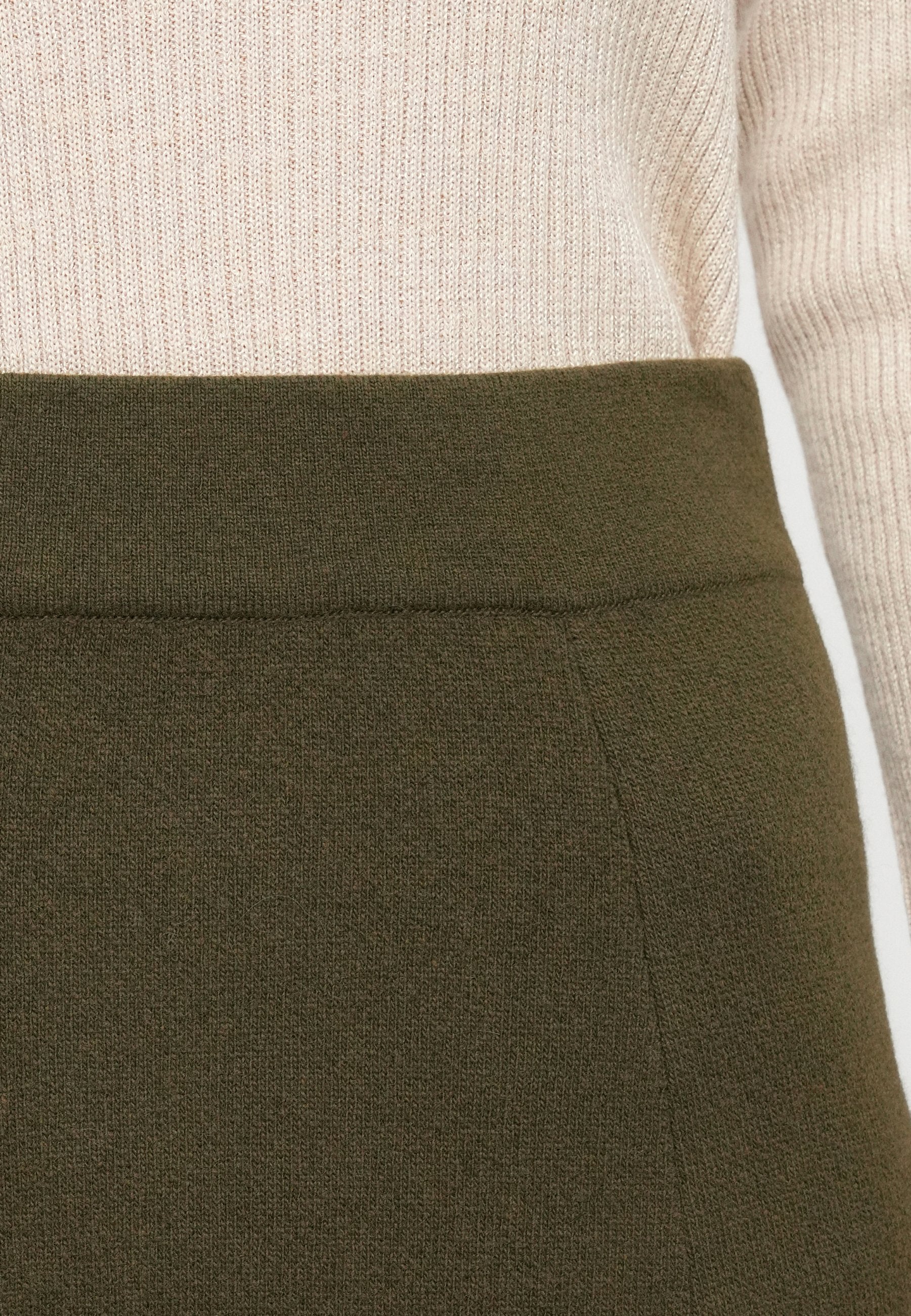 CLOSED KNIT A-LINE