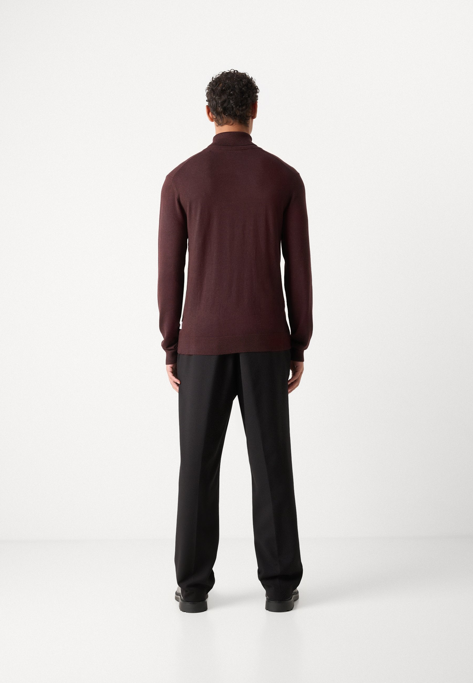ROLL NECK  Media 3