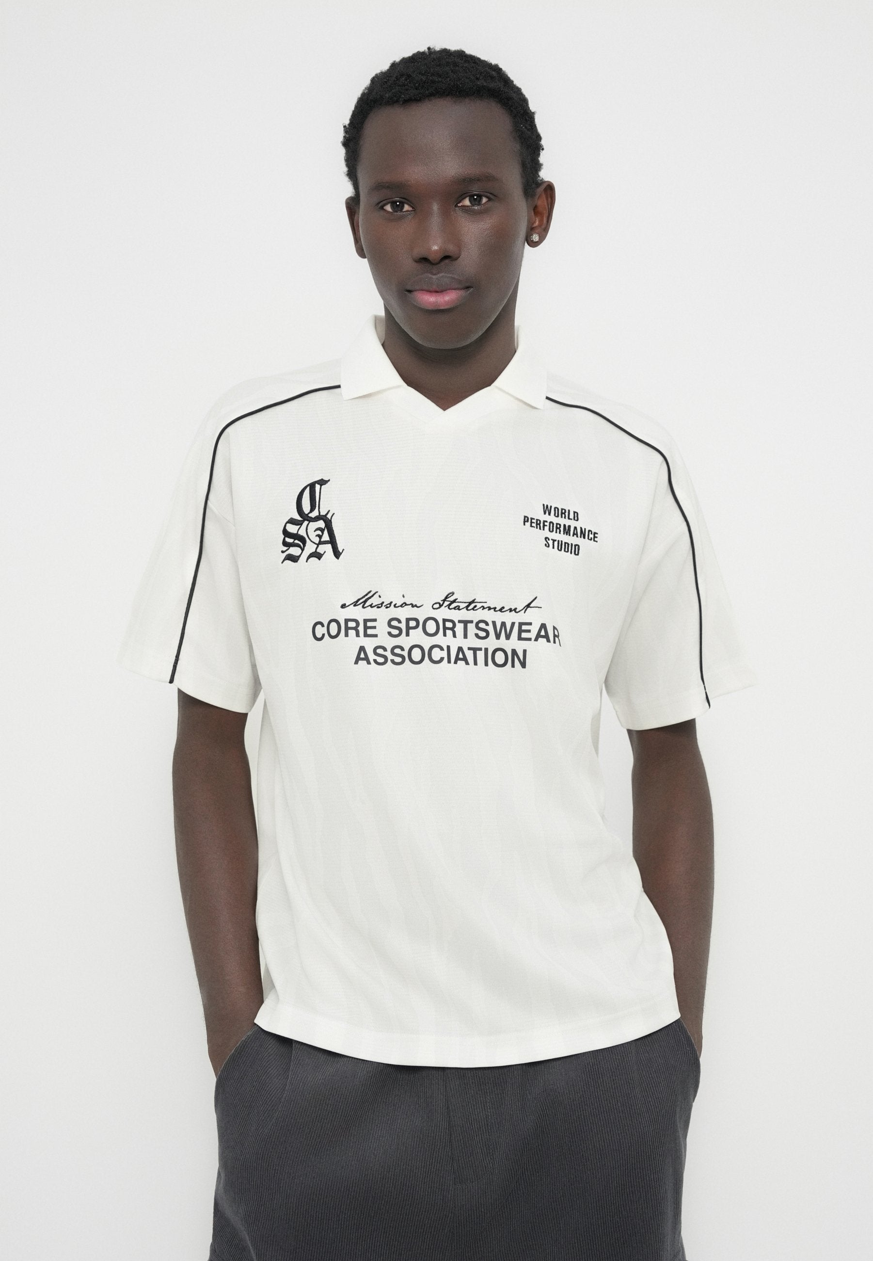 Jack & Jones JCODUST PIPING FOOTBALL OPEN COLLAR