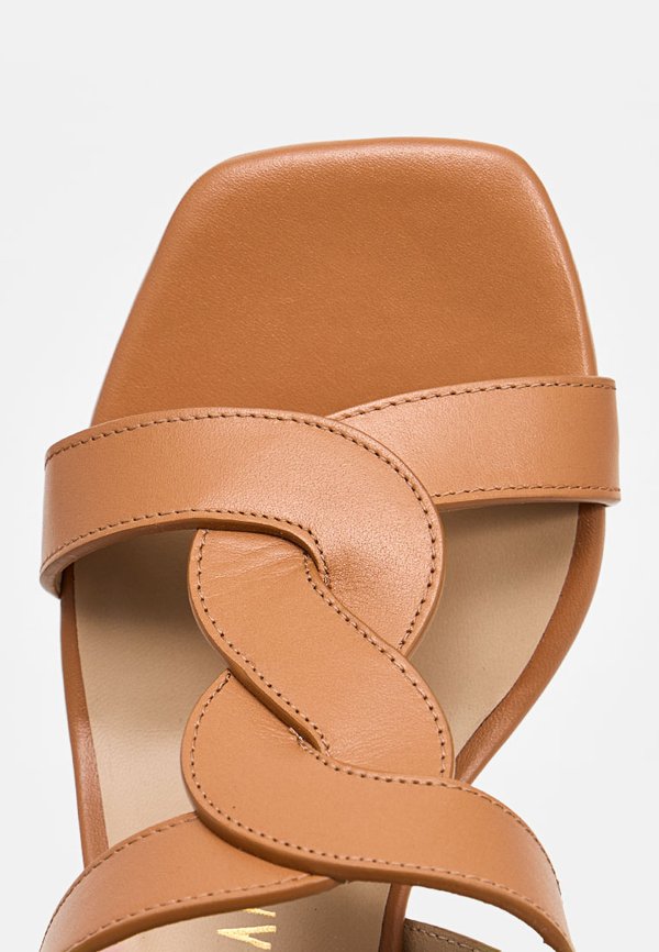 Stuart Weitzman IBIZA