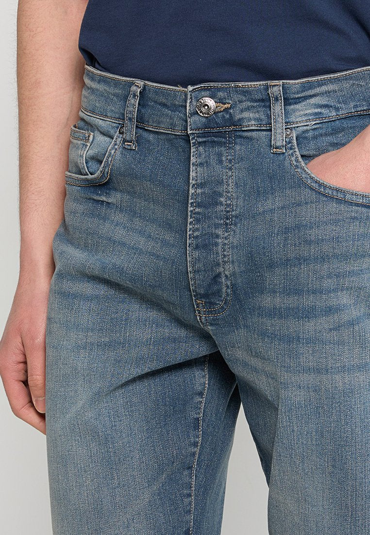 ONSYOKE TAPERED BOX AZG DNM MU OTL Media 4