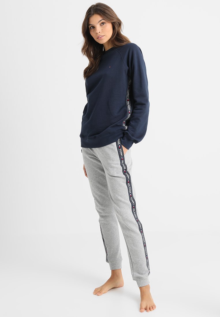 AUTHENTIC TRACK PANT  Media 2
