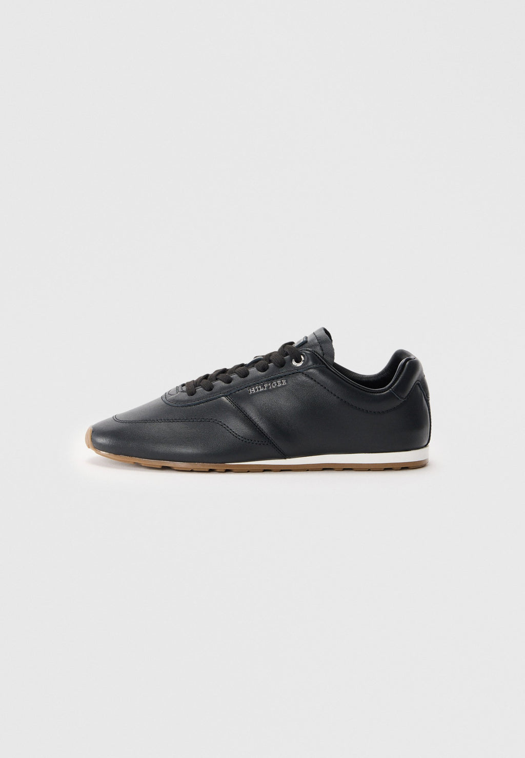 LOW PROFILE LOGO LEATHER TRAINERS Media 1