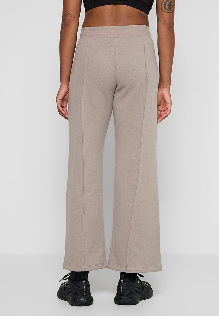 DKNY Sport