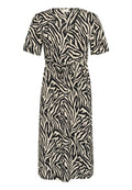 Kurzärmeliges Kleid mit einem schwarz-cremefarbenen Zebra-Muster, V-Ausschnitt und einem gebundenen Taillendetail. Aus leichtem Stoff gefertigt.