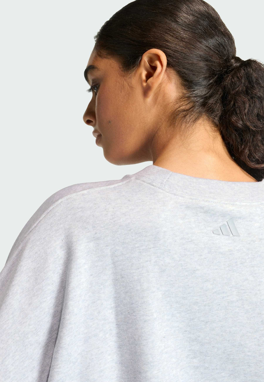 adidas Sportswear SEASONAL ESSENTIALS COLORPOP WITH EMBROIDERED GRAPHIC