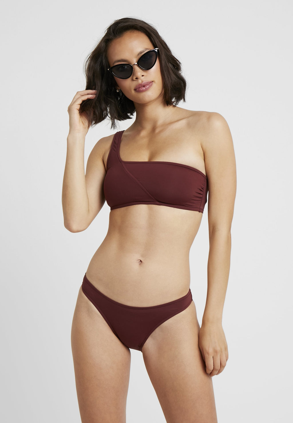 ACTIVE HIGH CUT PANT Media 2