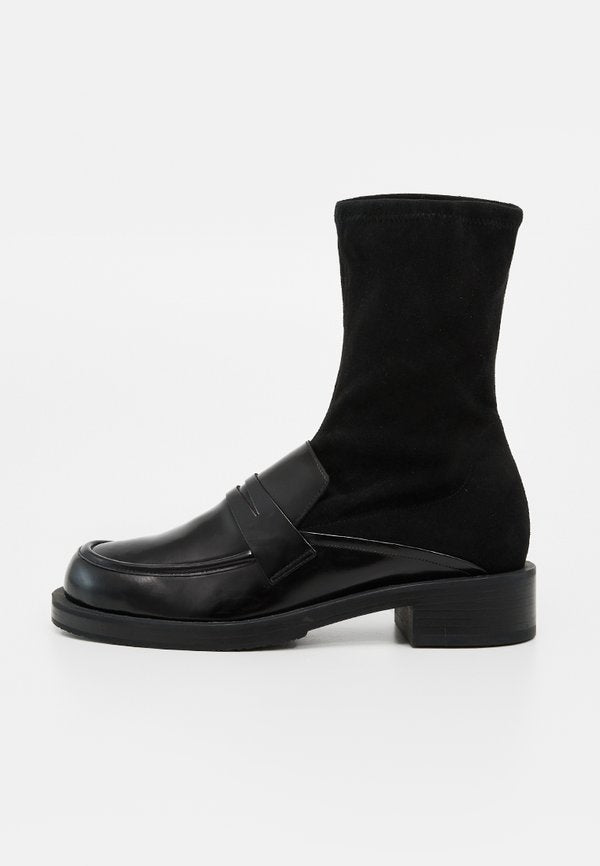 Stuart Weitzman 5050