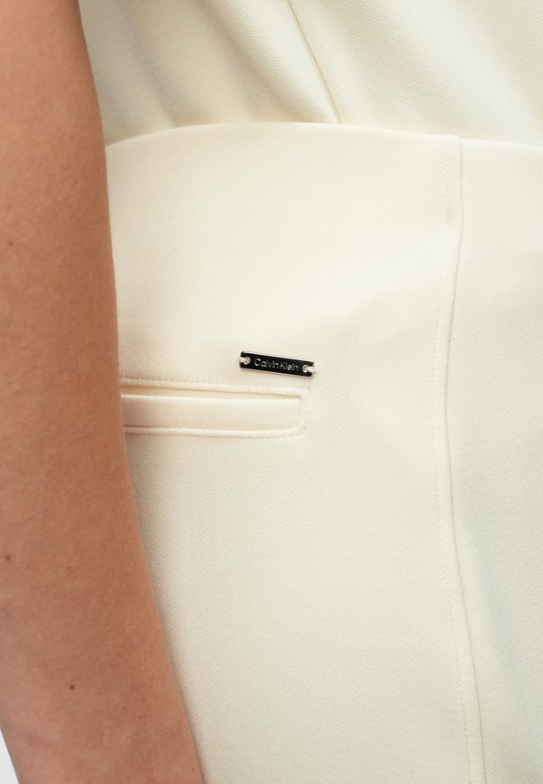 Calvin Klein TAILORED PULL ON FLARE PANT