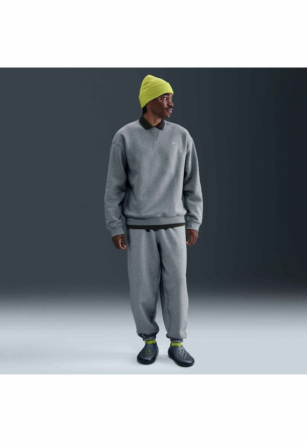 Nike Sportswear M NL SOLO SWSH BB CREW - Sweatshirt - dark grey heather white