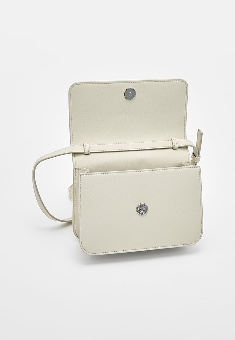 KARL LAGERFELD K/KORE