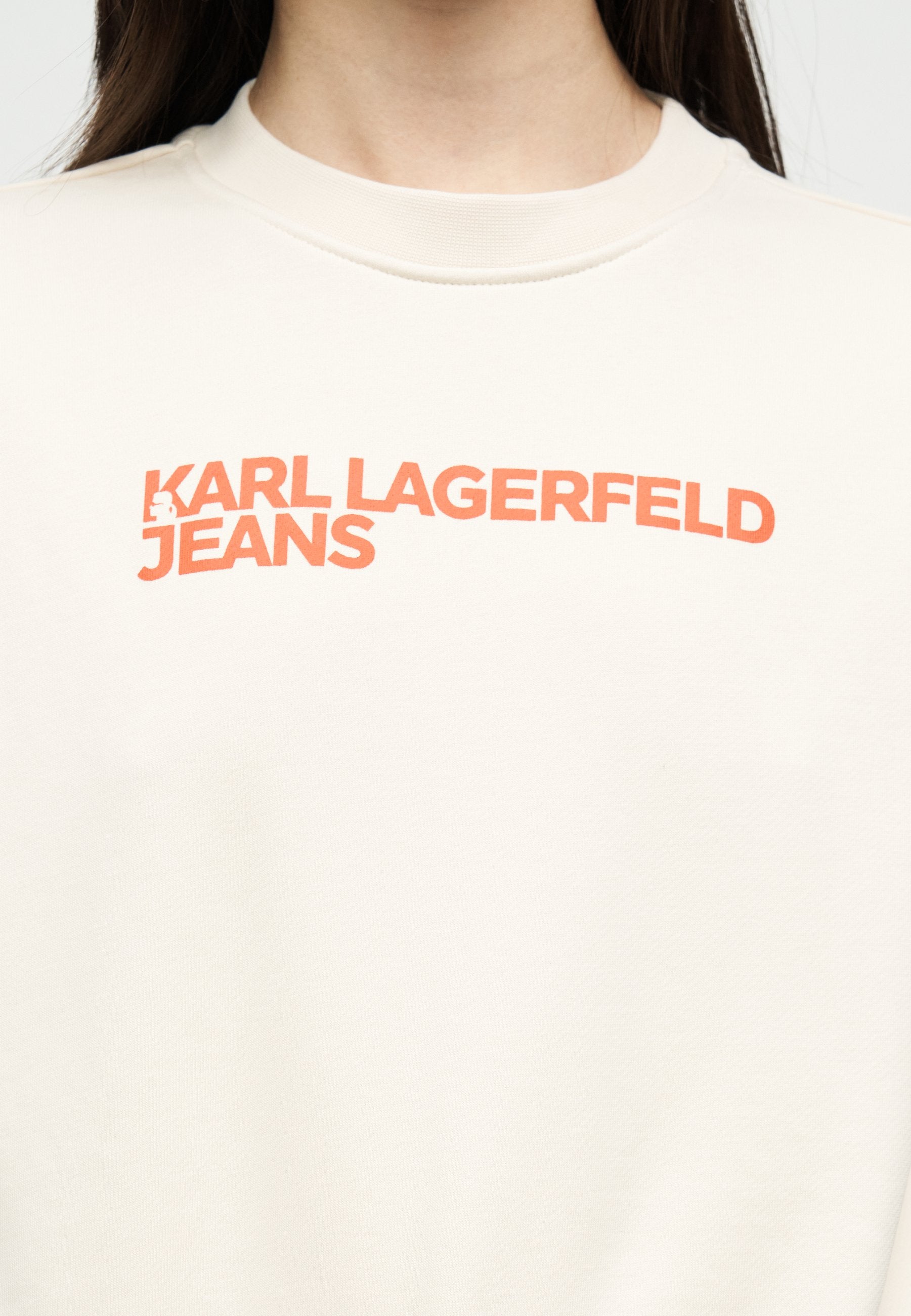 ESSENTIAL LOGO SWEAT Media 6