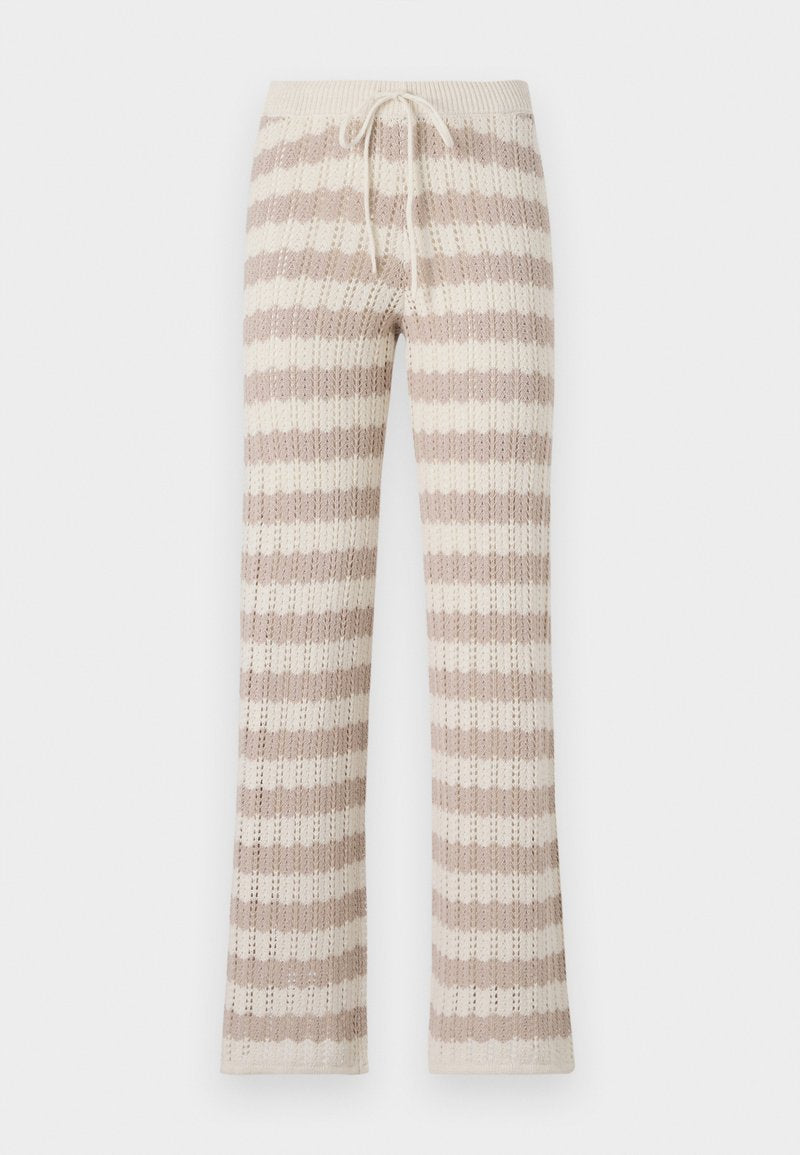 NMLAIKA PANTS Media 1