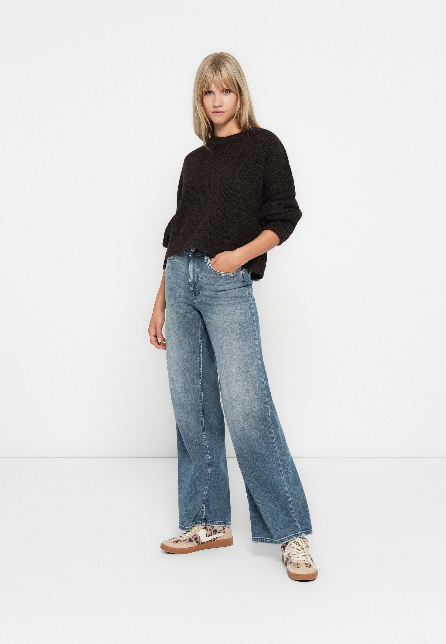 ONLY ONLMALLY LIFE DETAIL O NECK