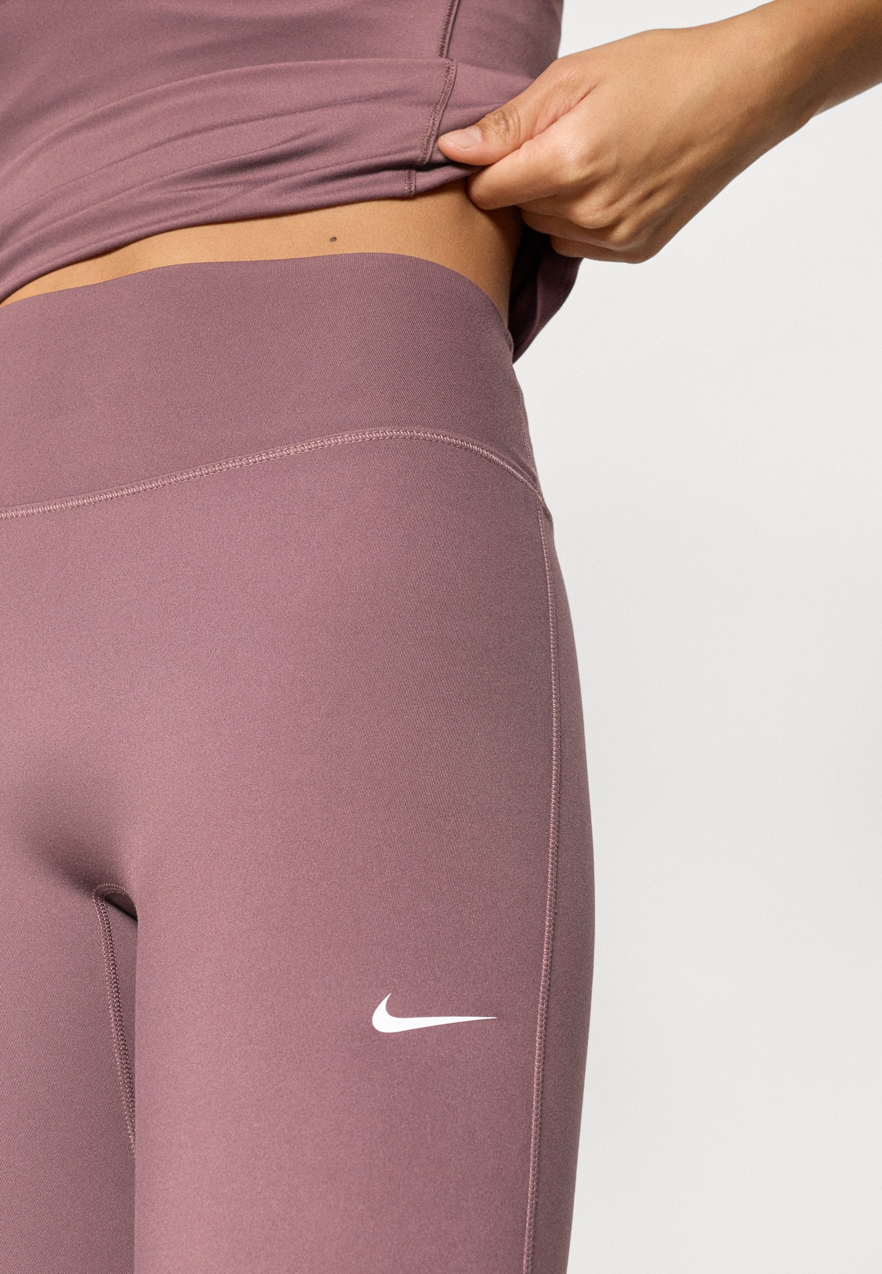 Nike Performance ONE