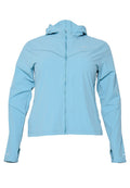 Hellblaue Jacke mit Reißverschluss und Kapuze. Hergestellt aus glattem, leichtem Material. Verfügt über dezente Nahtdetails und reflektierende Akzente.