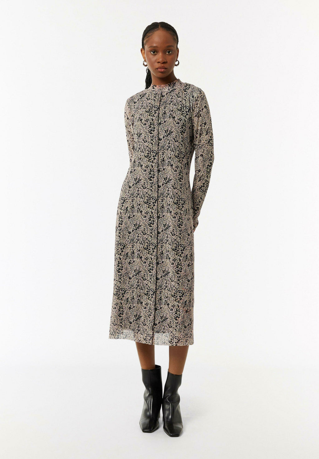 comma casual identity