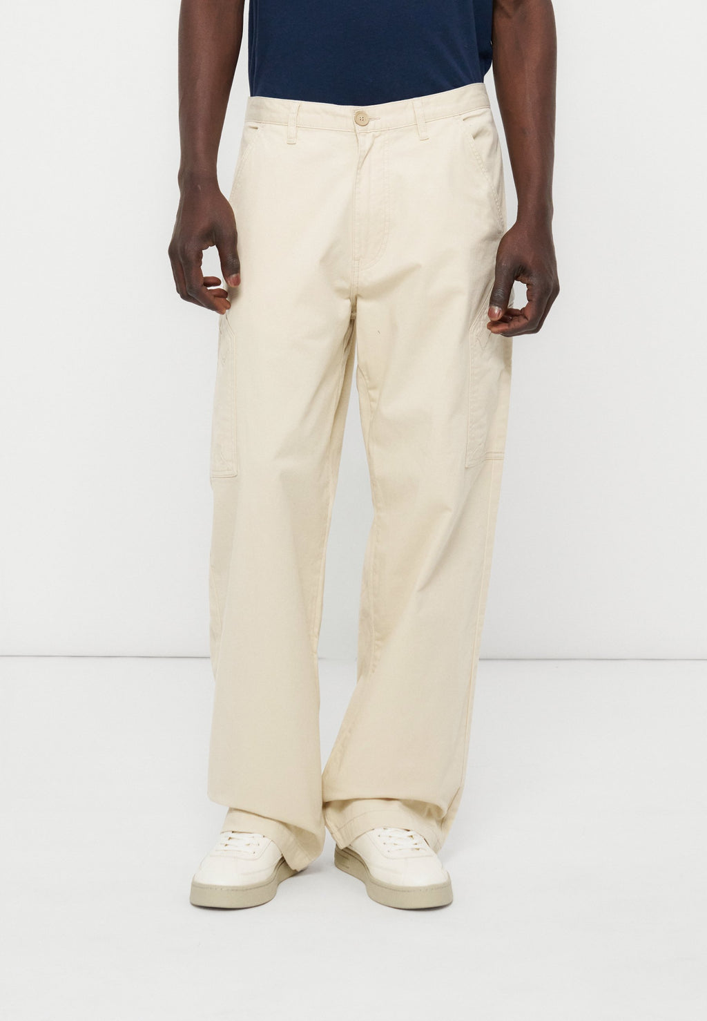Armani Exchange Chino Media 1